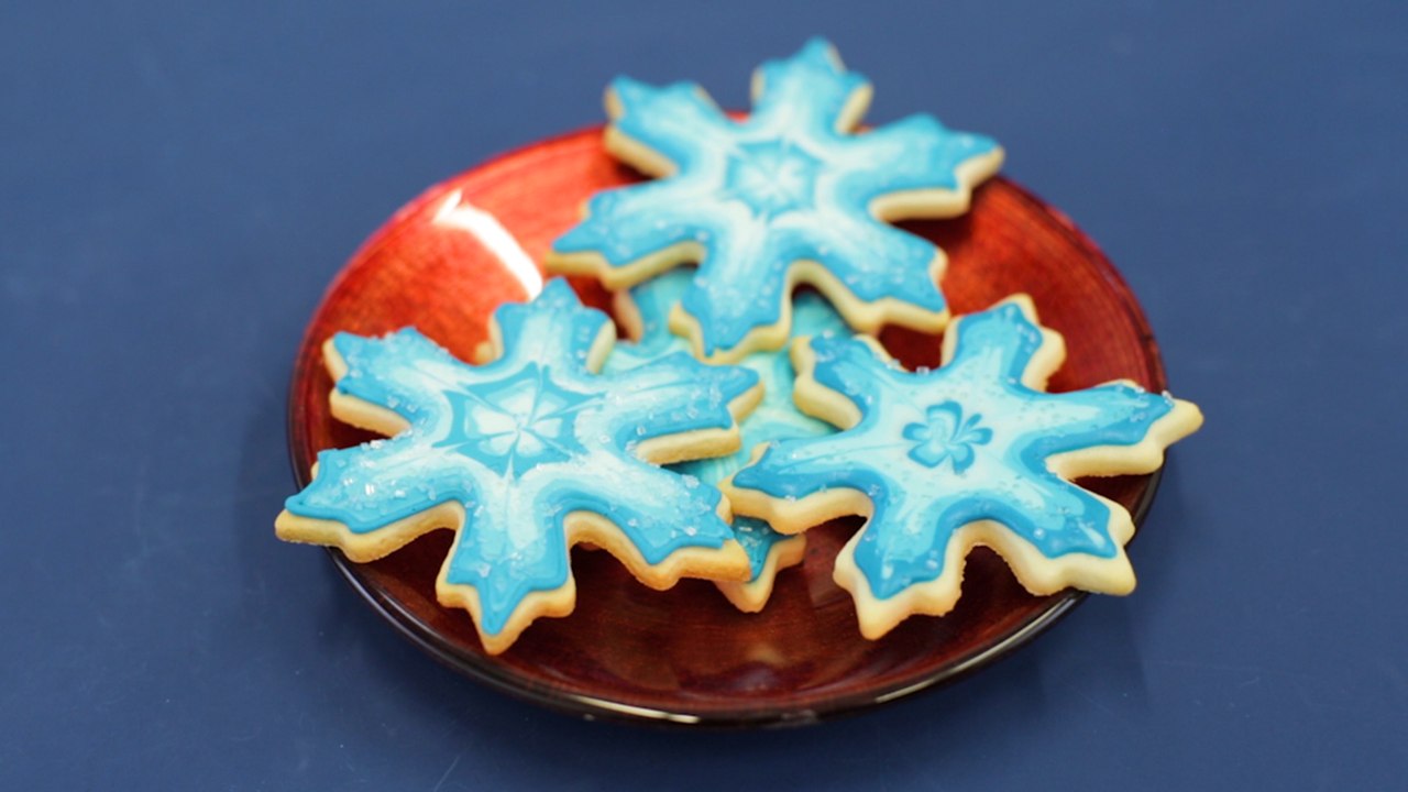 How to Make Crystal Snowflake Cookies