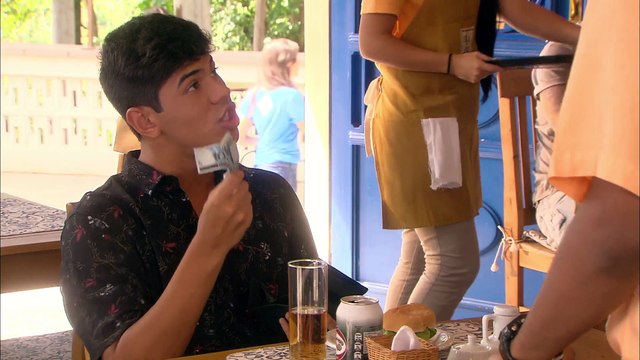 Vini sofre acidente e é socorrido por Mirela | As Aventuras de Poliana