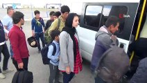 Otobüs bileti alarak İstanbul’a gitmek isteyen 15 kaçak Afgan göçmeni yakalandı