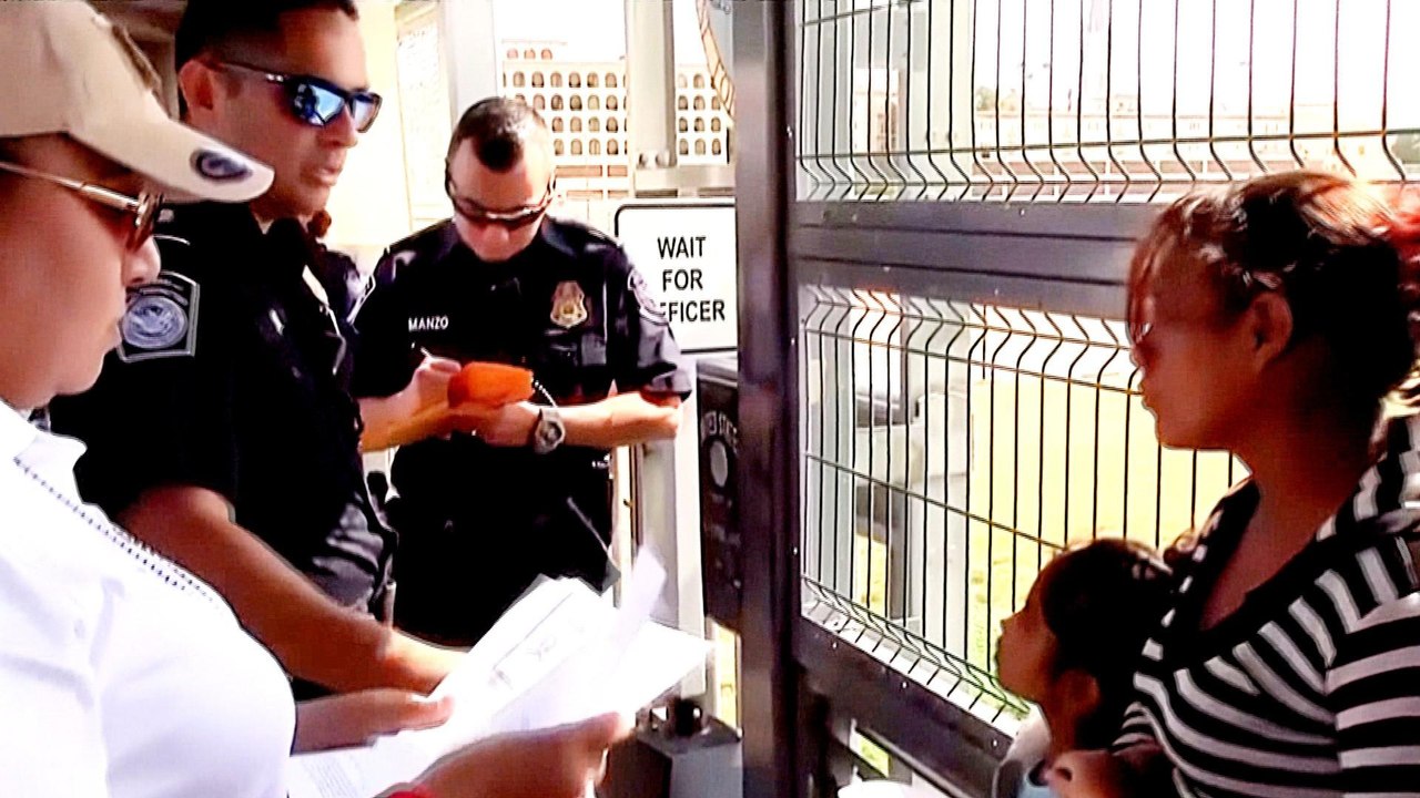 US-Mexico border: Number of migrant arrests in United States down