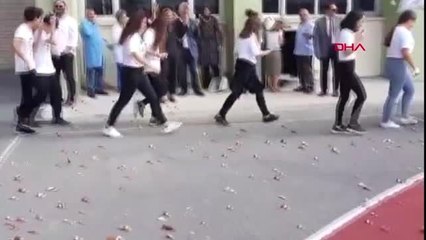 Lisede yeni öğrencilere simit atmaya inceleme