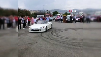 Lüks otomobillerle yolu kapatıp böyle drift yaptılar