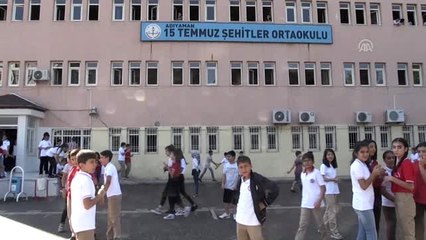 Öğrenci bulduğu altını sahibine teslim etti