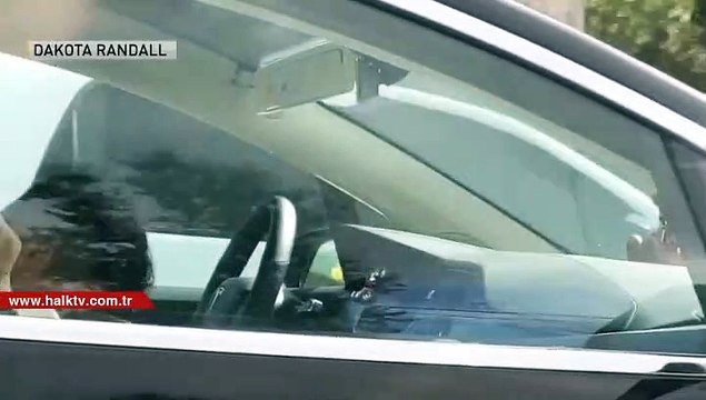 Aracını otomatik pilota alan Tesla sürücüsü direksiyon başında uyudu