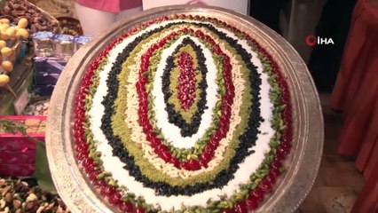 Tarihi Mısır Çarşısı’nda 1 Saatte 20 Bin Kişiye Aşure İkram Edildi