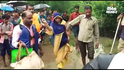 बाढ़ से सुरक्षित निकाली गई गर्भवती ने जुड़वा बच्चों को जन्म दिया