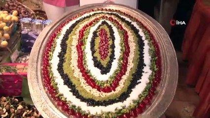 Tarihi Mısır Çarşısı’nda 1 saatte 20 bin kişiye aşure ikram edildi