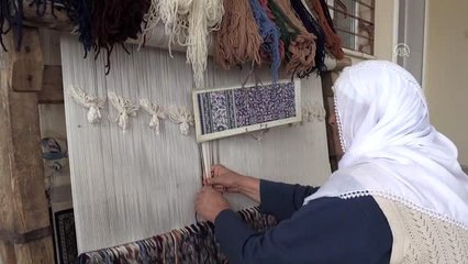 Halı tezgahında geçen 61 yıl