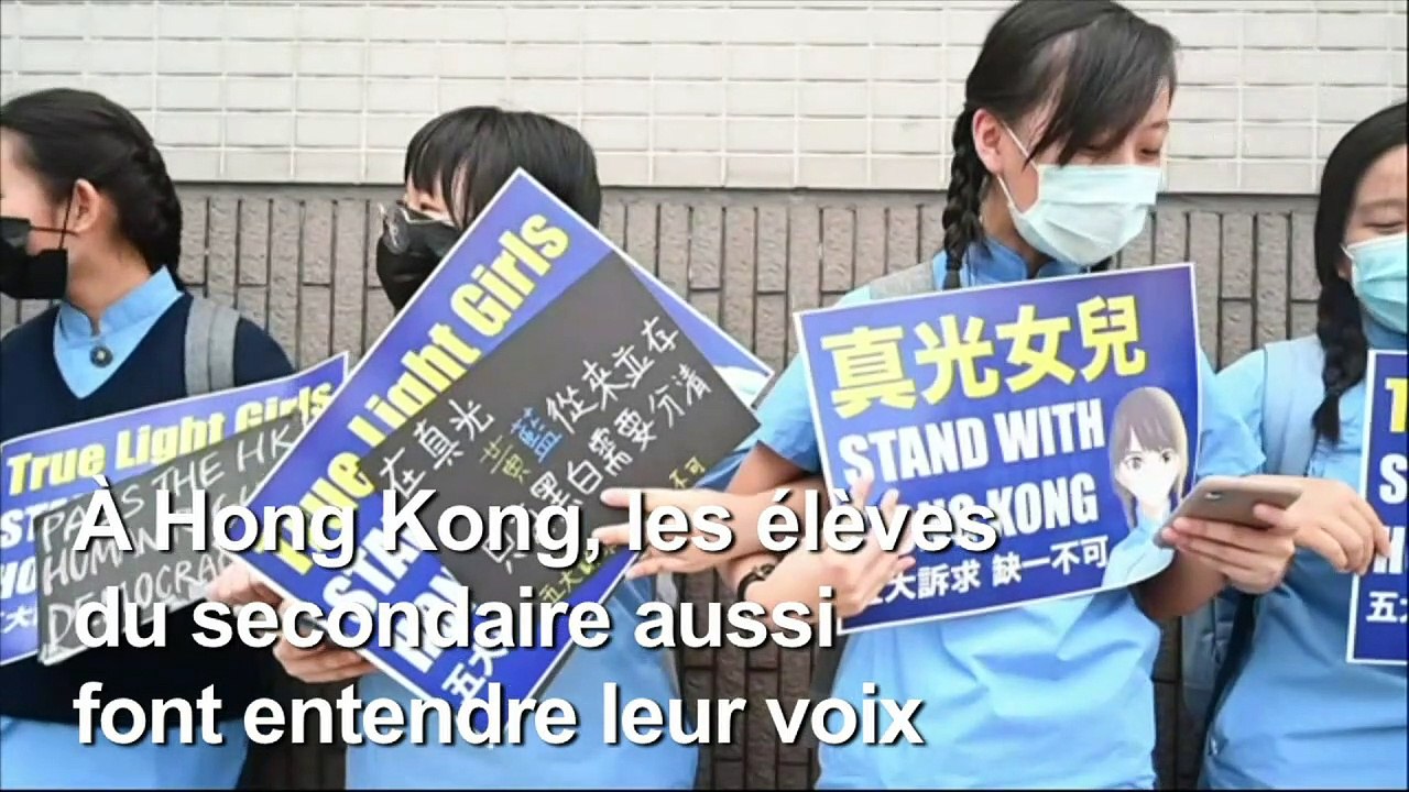 A Hong Kong, les élèves du secondaire se mobilisent avec des "chaînes humaines"