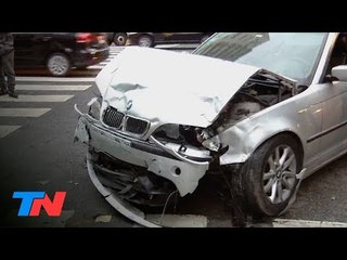Le sacó el auto a su papá, chocó con un taxi y quiso escapar, pero se arrepintió y volvió