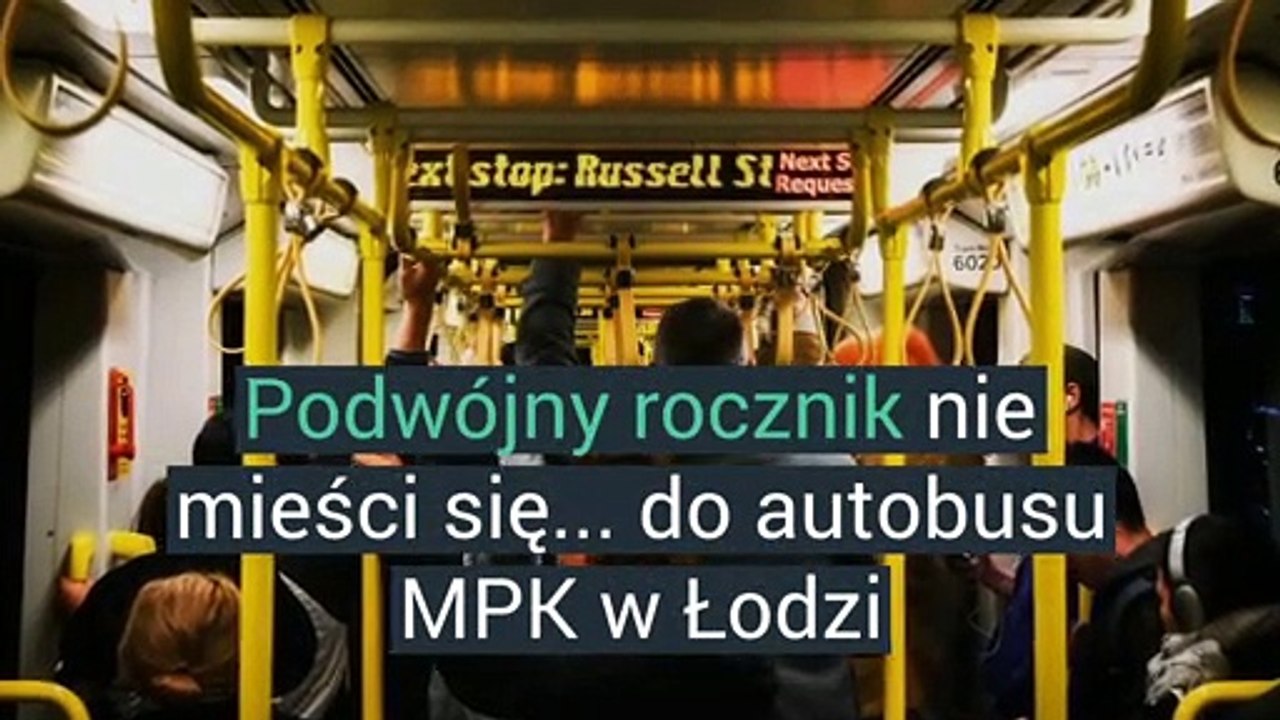 Playplay: Uczniowie nie mieszczą się do autobusu