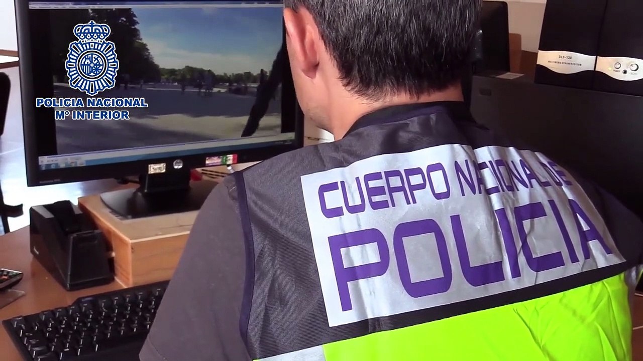 La Policía detien a un hombre grabando vídeos íntimos de mujeres en el parque del Retiro