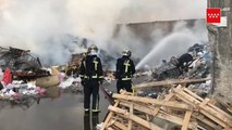 Arde una planta de reciclaje frente a una nave de Alcalá de Henares