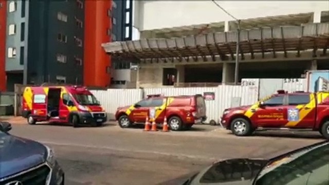 Homem cai de andaime em prédio na Rua Juscelino Kubitscheck