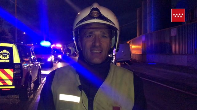 Bomberos sobre el incendio de una planta de reciclaje en Alcalá