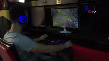 Uşak polisi internet kafeleri denetledi