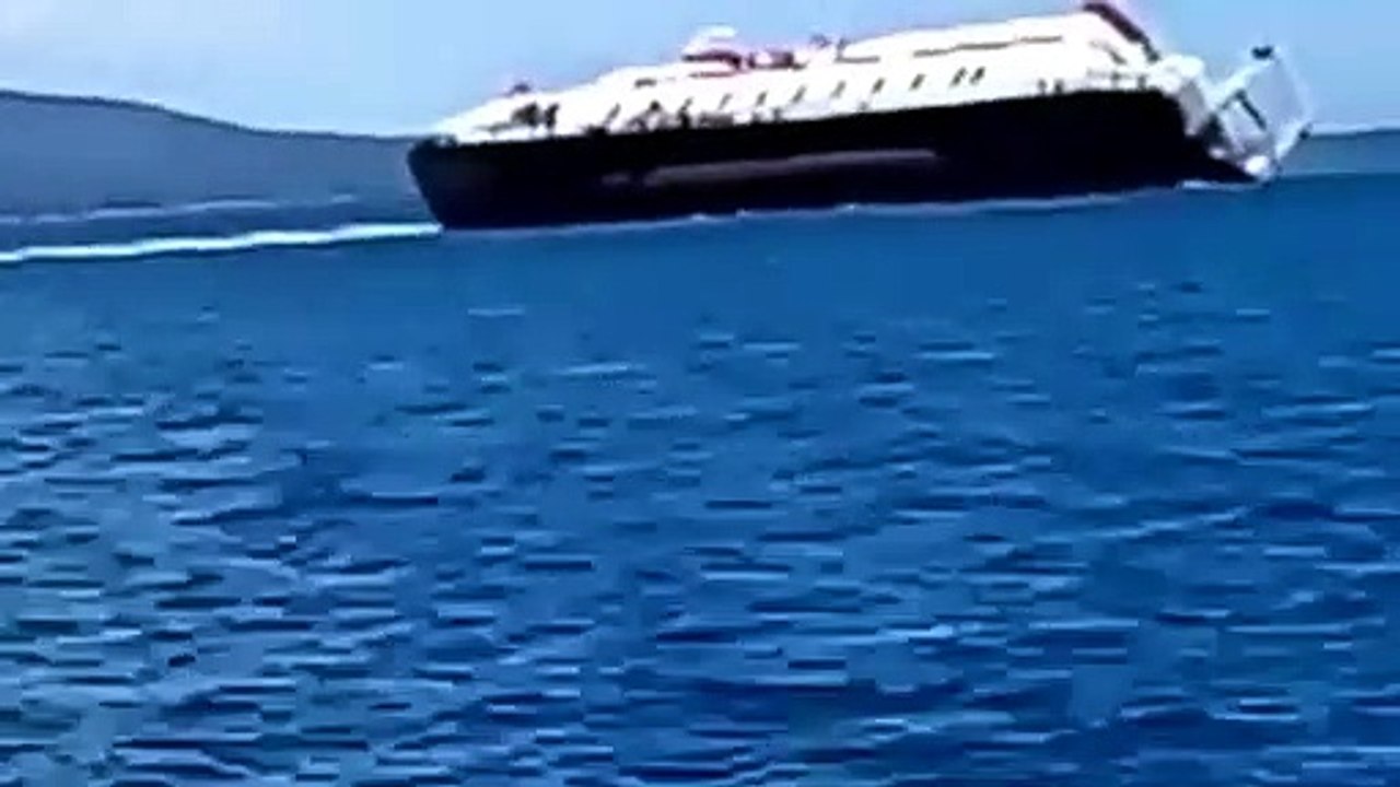 SHIP FERRY SHIP SECONDS IN THE TOBA LAKE