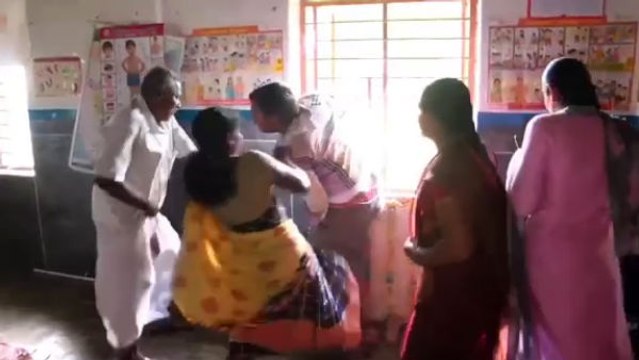 ஸ்கூல் பாத்ரூமில்.. ஜெயந்தியுடன்.. ஆசிரியருக்கு தர்ம அடி கொடுத்த ஊர் மக்கள்