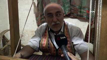 50 yıldır aynı tezgahta kutnu kumaşı dokuyor