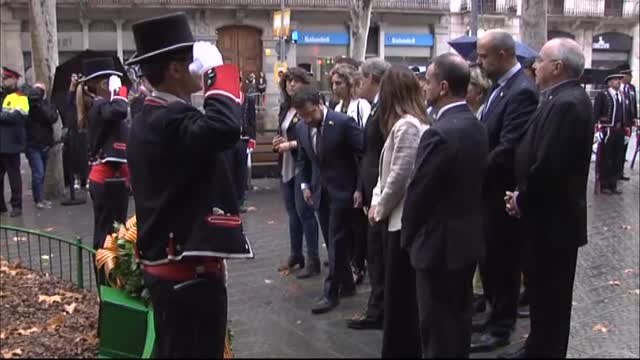 Torra realiza su ofrenda floral por la Diada