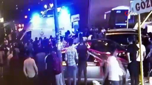 Küçük kız aracın altında kaldı, vatandaşlar aracı elleriyle kaldırdı