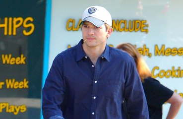 Ashton Kutcher breaks toe