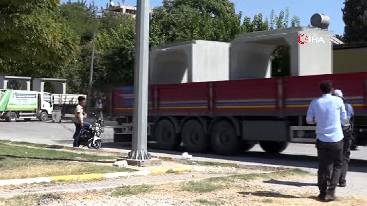 Sınıra beton blok sevkiyatı