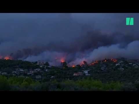 Les images des violents incendies qui ravagent la Grèce