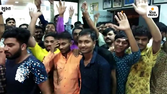 લસકાણા પાસે બાઈક સાથે યુવક ખાડીના પાણીમાં તણાયો, ધારાસભ્યના કાર્યાલય પર મોરચો