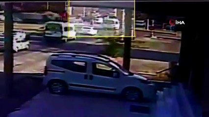 Kaza anı güvenlik kamerasında