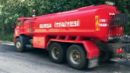 Tarihi mahalledeki metruk bina alevlere teslim oldu