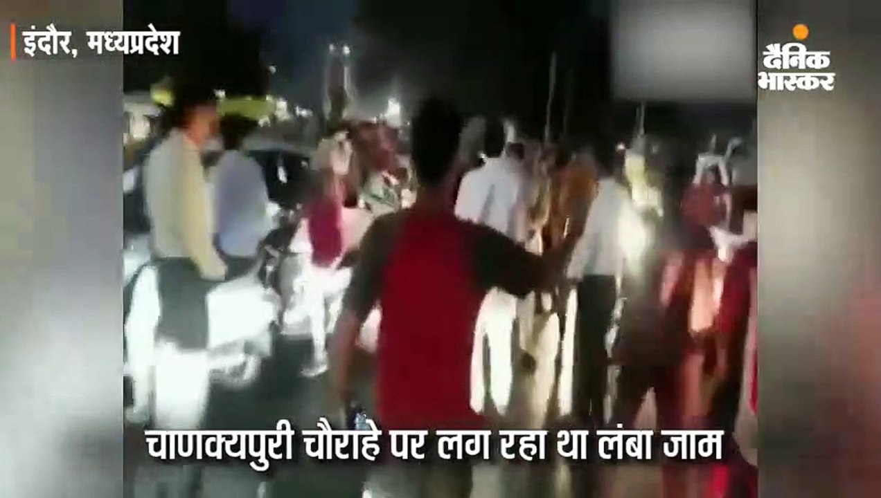 जाम में फंसे मंत्री जीतू पटवारी, फिर खुद संभाली...