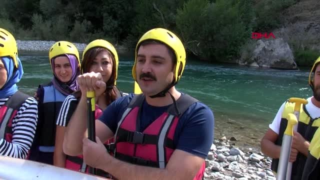 Tunceli-kanserde erken teşhise dikkat çekmek için rafting yaptılar