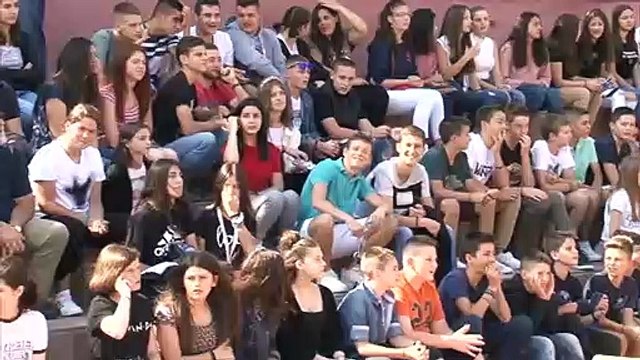 Καρπενήσι: Mε πολλά χαμόγελα και λίγα κενά ο αγιασμός