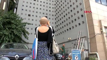 Kadın cinayetlerine dikkat çekmek için duvarda 440 çift ayakkabı ek görüntü