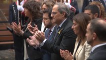 El himno de España irrumpe en la ofrenda floral del Govern