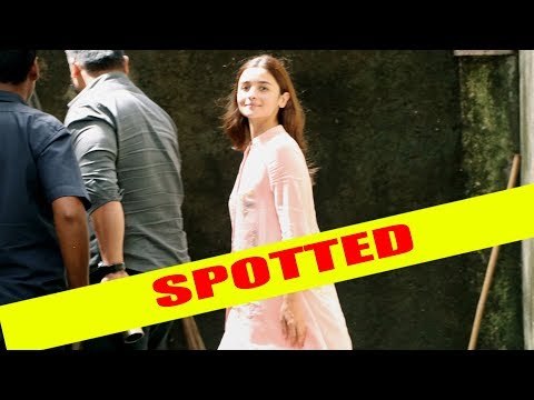 Alia Bhatt snapped outside Sanjay Leela Bhansali's house