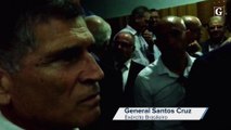 Santos Cruz critica fala de Carlos Bolsonaro sobre democracia