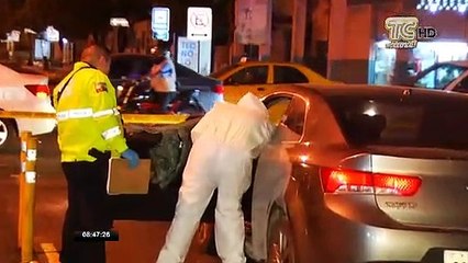 Mientras esperaba cambio de luz del semáforo hombre fue baleado en el centro de Guayaquil