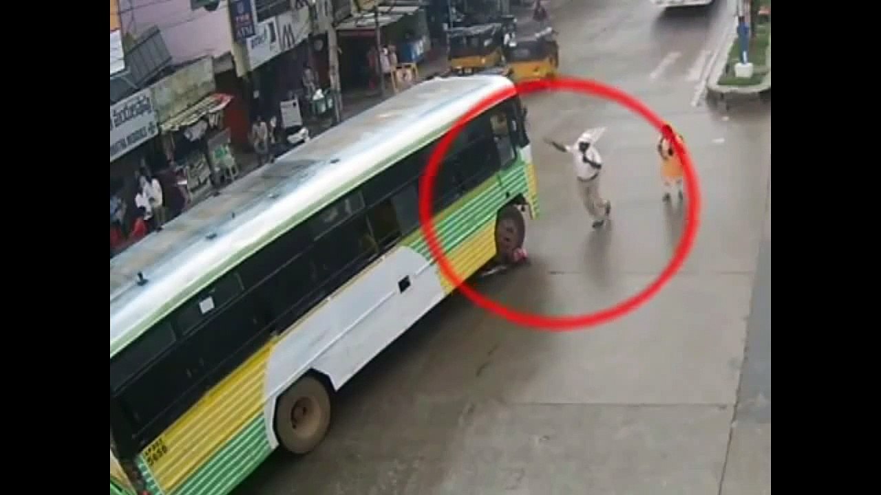 Great Escape  Immediate Response by Police  Bus Vs Cyclist Accident  Tirupati Traffic Police_Video