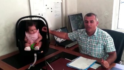 Okul müdürü dersler aksamasın diye öğretmenin çocuğuna bakıyor - ŞANLIURFA