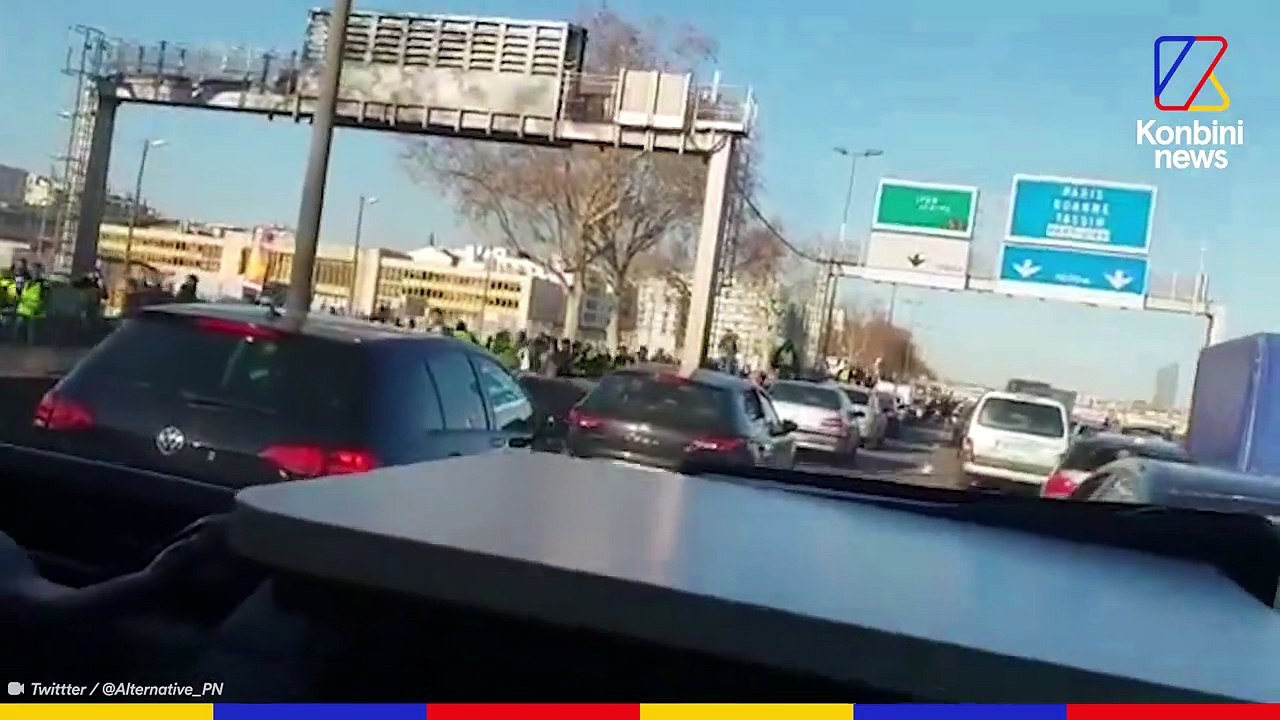 Gilets jaunes : un fourgon de CRS caillassé près de Lyon