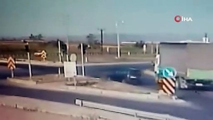 Kırmızı ışıkta geçti, kazaya neden oldu