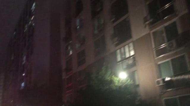 안양 아파트 베란다에서 불...주민 한때 대피 / YTN