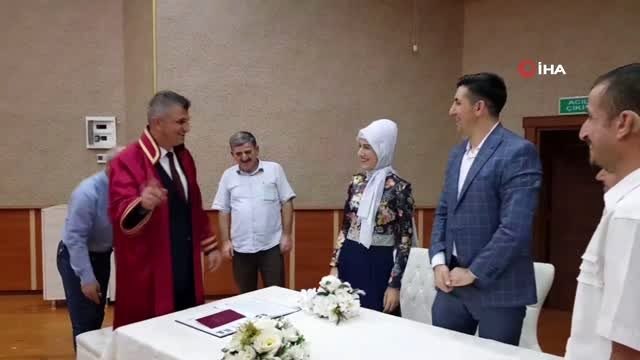 İşitme engelli çift, işaret dili ile dünya evine girdi