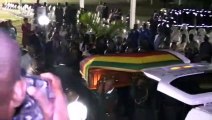 وصول جثة الرئيس السابق لزيمبابوي روبرت موغابي إلى وطنه