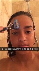 Elle fait semblant de se raser le sourcil... raté