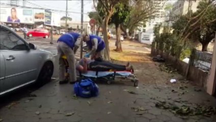 Mulheres ficam feridas após moto deslizar  em mancha de óleo