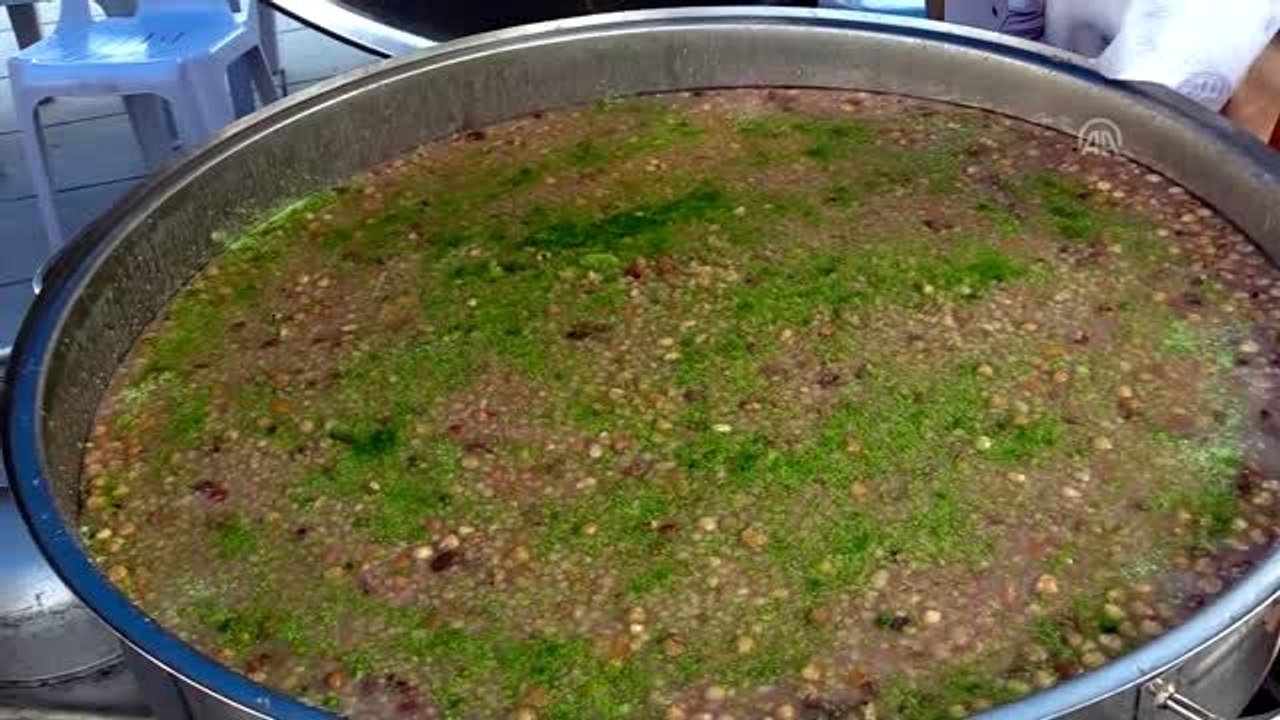 Çorum'da 1,5 ton aşure dağıtıldı
