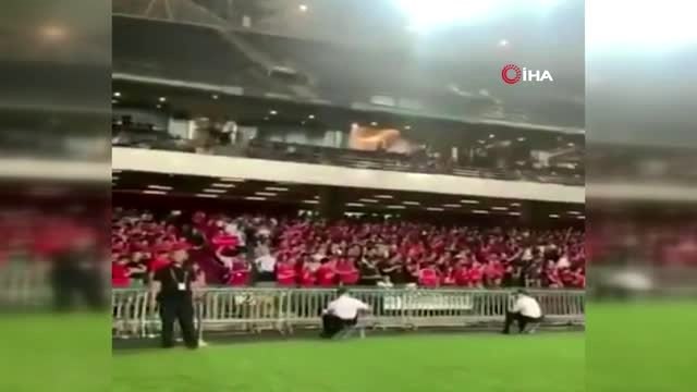 - Hong Kong sokaklarındaki eylemler AVM ve stadyuma sıçradı- Protestocular maçta Çin milli marşını...